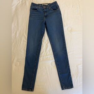 Levi 720 skinny jean size 27 semi dark wash rarely worn